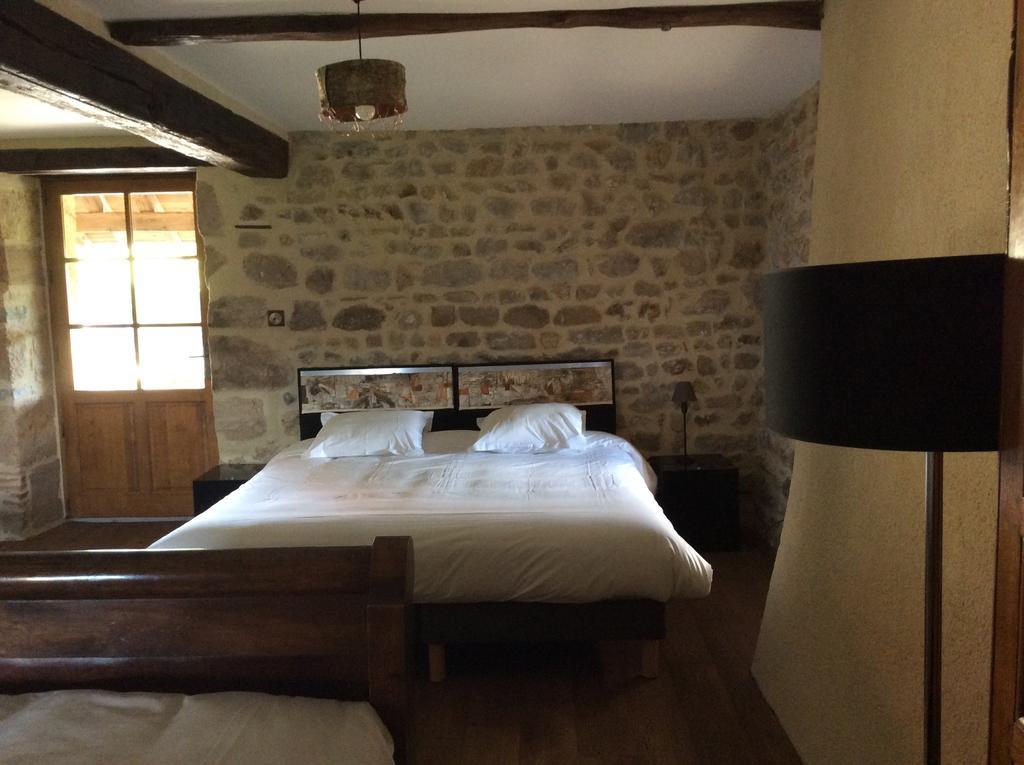 Bed and Breakfast Domaine De Noyer Saint-Christophe-en-Brionnais Habitación foto
