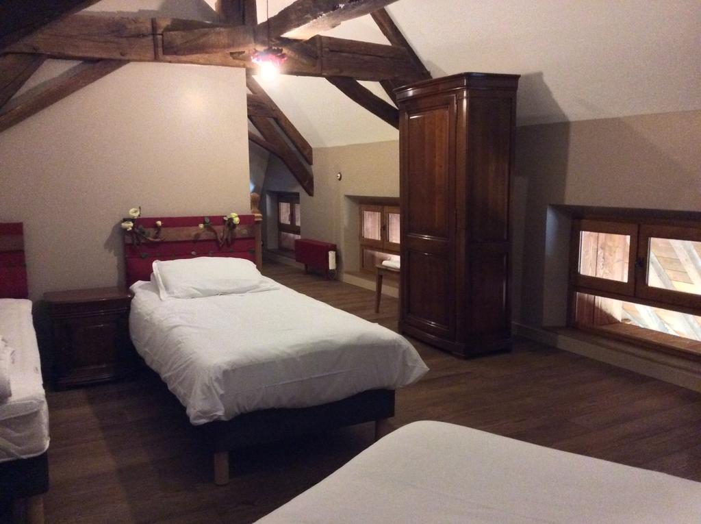 Bed and Breakfast Domaine De Noyer Saint-Christophe-en-Brionnais Habitación foto
